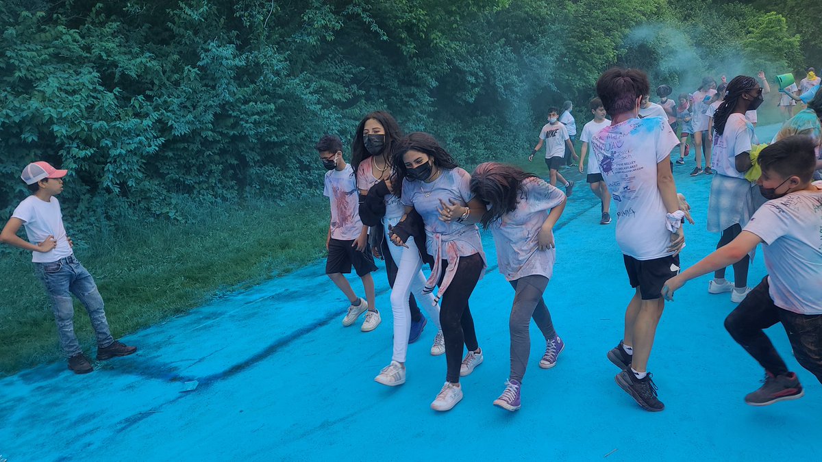 CraigStaton2's tweet photo. Color Run at JWMS! Wow!😊 https://t.co/3IzSZyW1MO
