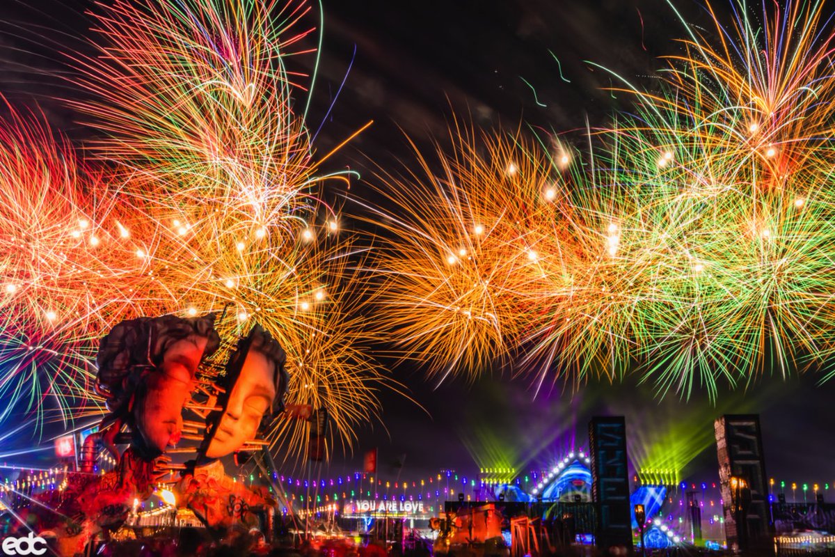 EDC_LasVegas's tweet photo. Electric blossoms in the sky, soon we will be in full #kineticBLOOM.🎇✨ #EDCLV2022 https://t.co/lUOoWtSCif