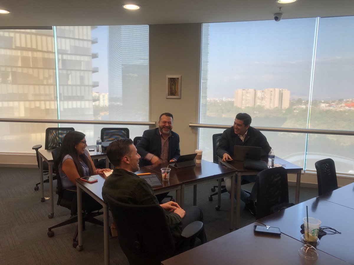 PerezCuevasMx's tweet photo. Hoy después de casi 3 años regresé a @UPMexico campus Santa Fe para impartir mi módulo “Sistemas Anticorrupción en el mundo” de la Maestría en Anticorrupción de la @GobEcoUP  un gusto enorme retomar la normalidad. @GOPAC_Eng https://t.co/MlMmSRKSIz