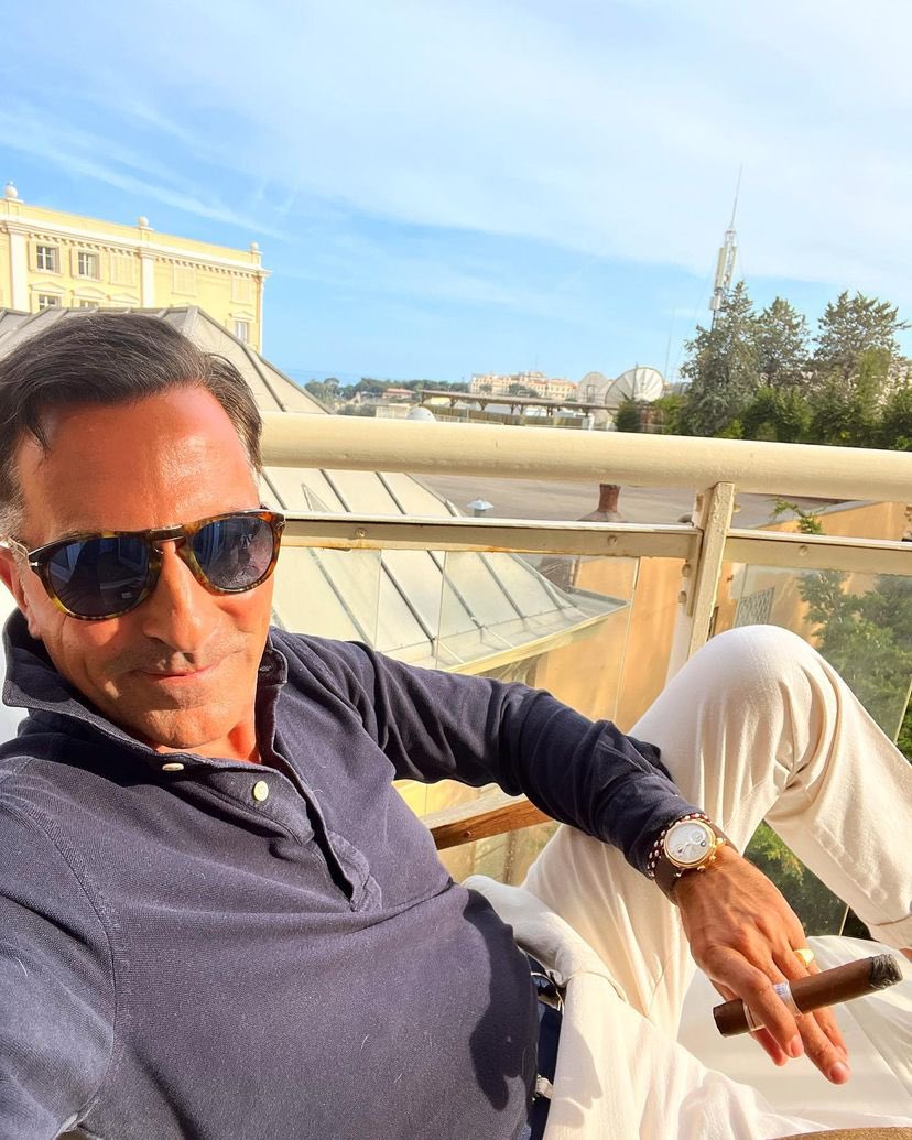 Even Bertie is hanging in there, refusing to give up and surviving on a strict diet of double cheeseburgers and love … 🐶❤️🍔! 
So here’s to KBO’ing and never giving up ! #friday #motivation #entrepreneur #lifestyle #ceo #workhard #inspiration #monaco #menstyle #fashion  #tgif