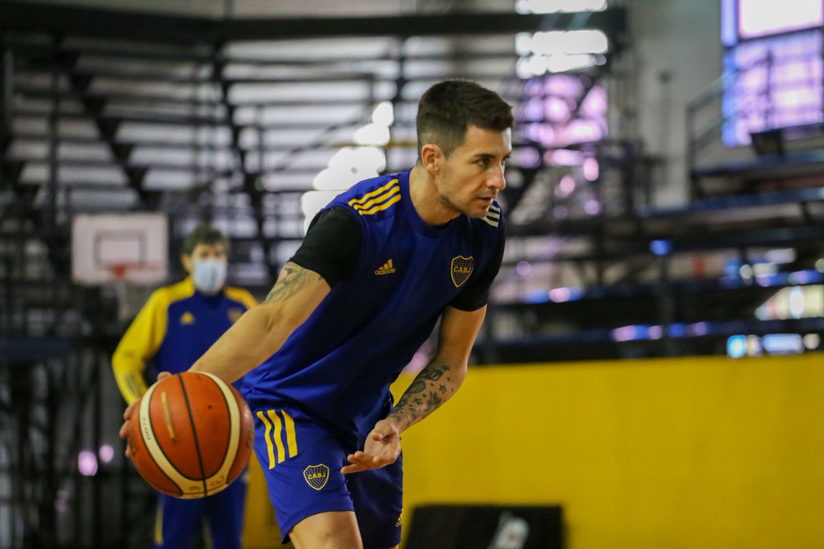 BasquetBocaJrs's tweet photo. ¡Entrenamiento en casa! 👊🏀

Jornada de trabajo en la Bombonerita previo al viaje a Santiago del Estero. ¡Se vienen las semifinales!

#VamosBoca 🟦🟨🟦 https://t.co/Z4iWgO0qtA