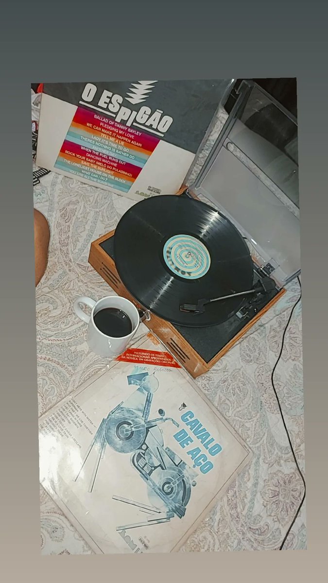Lucianoo__19's tweet photo. Eu amo demais essa vibe, que eu seja estranho sim porém feliz ♡
#discoecultura 
#lp
#disco
#vibes
#70s https://t.co/rwP4qAGJf7