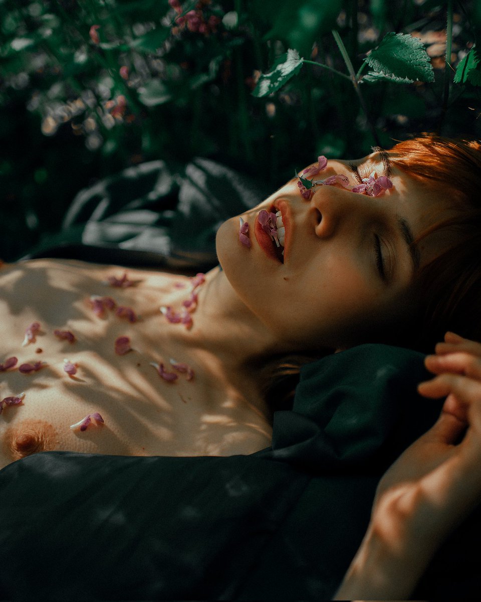 milavoev's tweet photo. I'm extremely excited to announce my first @foundation collection!
 The first piece
TASTE OF FLOWERS
 is presented to your attention.

https://t.co/O0BKZHSiIx 
🧵(1/3) https://t.co/lSyATxJssE
