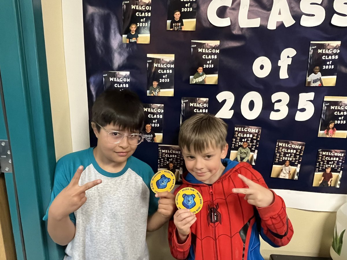 Golden Paw Duo! <a href="/CarterBCE3/">Lori Carter</a> <a href="/Melissa_M_Ward/">Melissa Ward</a> <a href="/BearCreekElem/">Bear Creek</a> #teambce