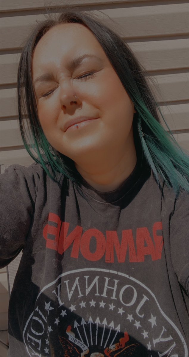 spookymel777's tweet photo. Cloudy days make me miss the sunshine ☀️ https://t.co/9KCEav7YbH