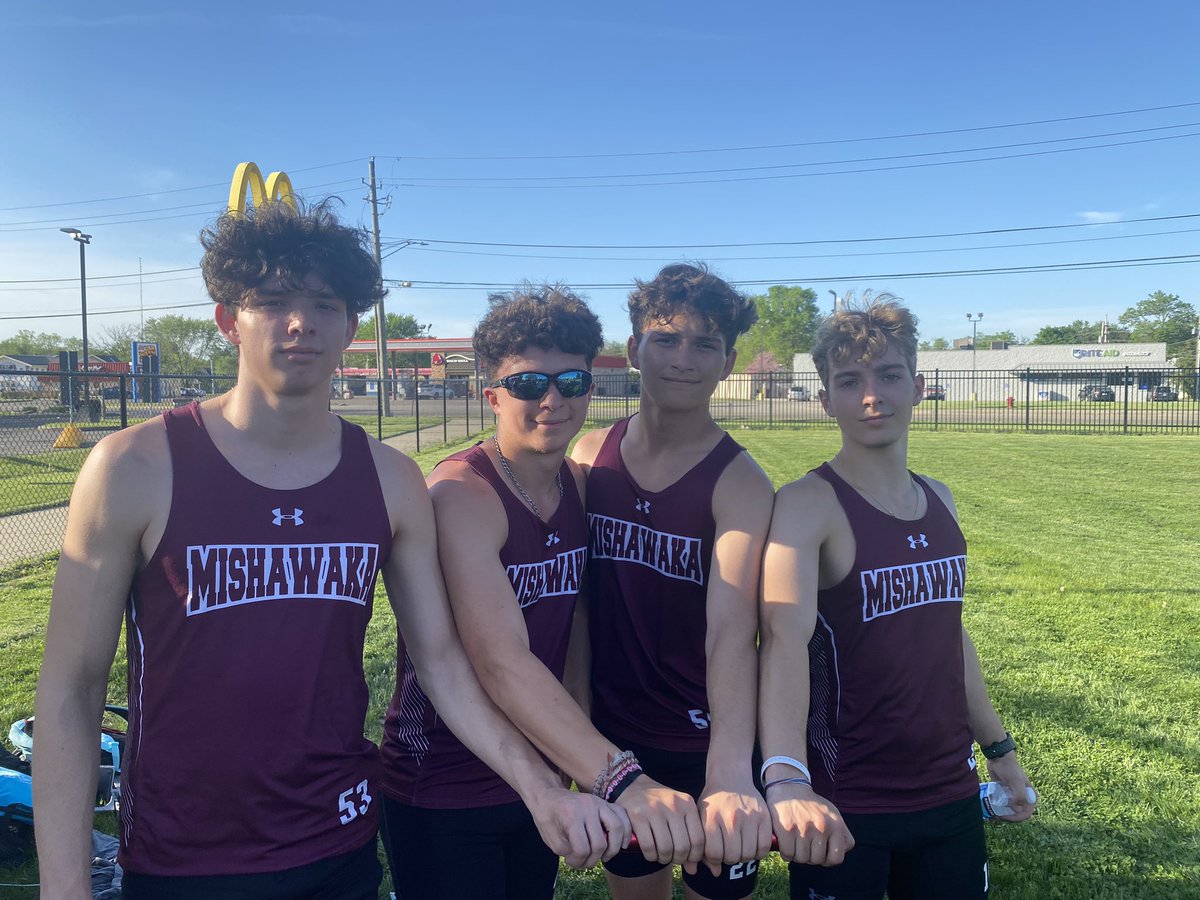 CavemenBTrack's tweet photo. Tim Kaye, @aidenhooton22 , @LuckyAldan , @TheDylanWise finish 3rd in the 4x2!
#shamrockinvite https://t.co/fI9TcQWnYe