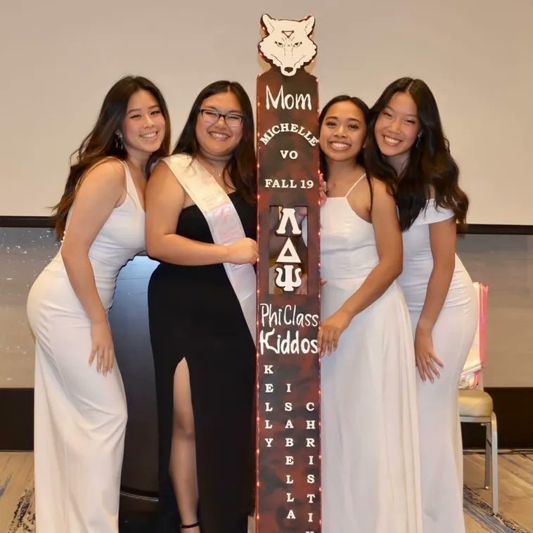 LDPsi's tweet image. ✰ Check out our new Gamma Colony sisters! ✰

New Member Educator:
FA '19 Michelle "Vivacious" Vo

👑 Fierce Phi Class 🦚

✰ #152 Kelly "Estrella" Fan
✰ #153 Isabella "Lilac" Maniego
✰ #154 Christine "Aura" Wang

#ldpsi #whyichoseldy