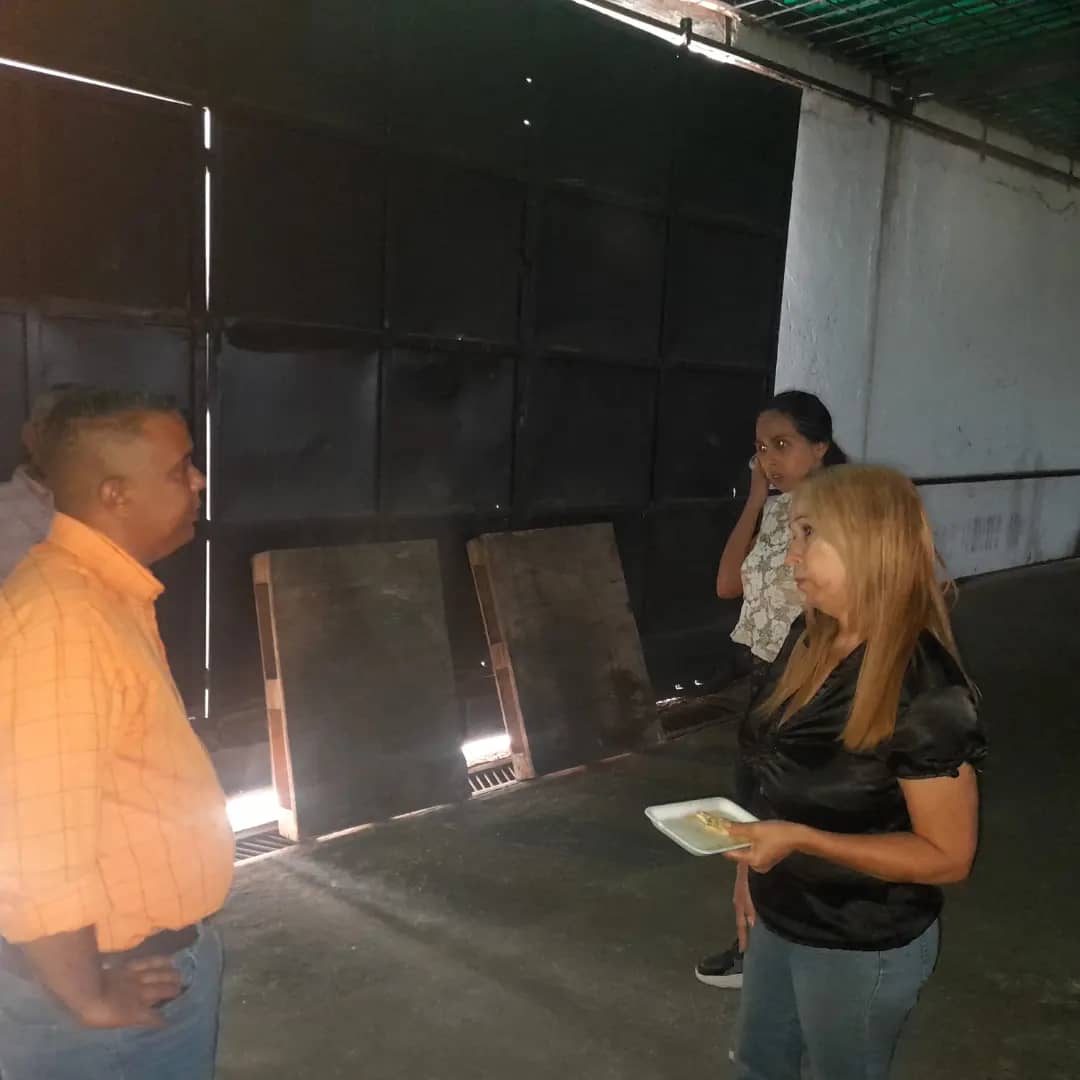 SecretariaGdGob's tweet photo. El presidente de #BusTaguanes, Carlos Augusto Pérez inspeccionó el espacio donde funcionará la Bodega del Transportista,en la Proveeduría de dicha empresa, ubicada en el municipio Tinaquillo, iniciativa del gobernador @albertogalindez y que arrancará próximamente. https://t.co/sCY2suarIV