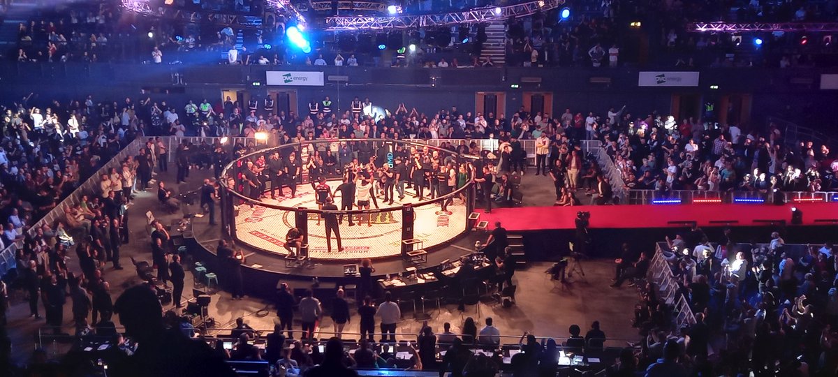 The last time you'll see Daley's hand raised. What a massive knockout.

Thank you Daley.

#Bellator281