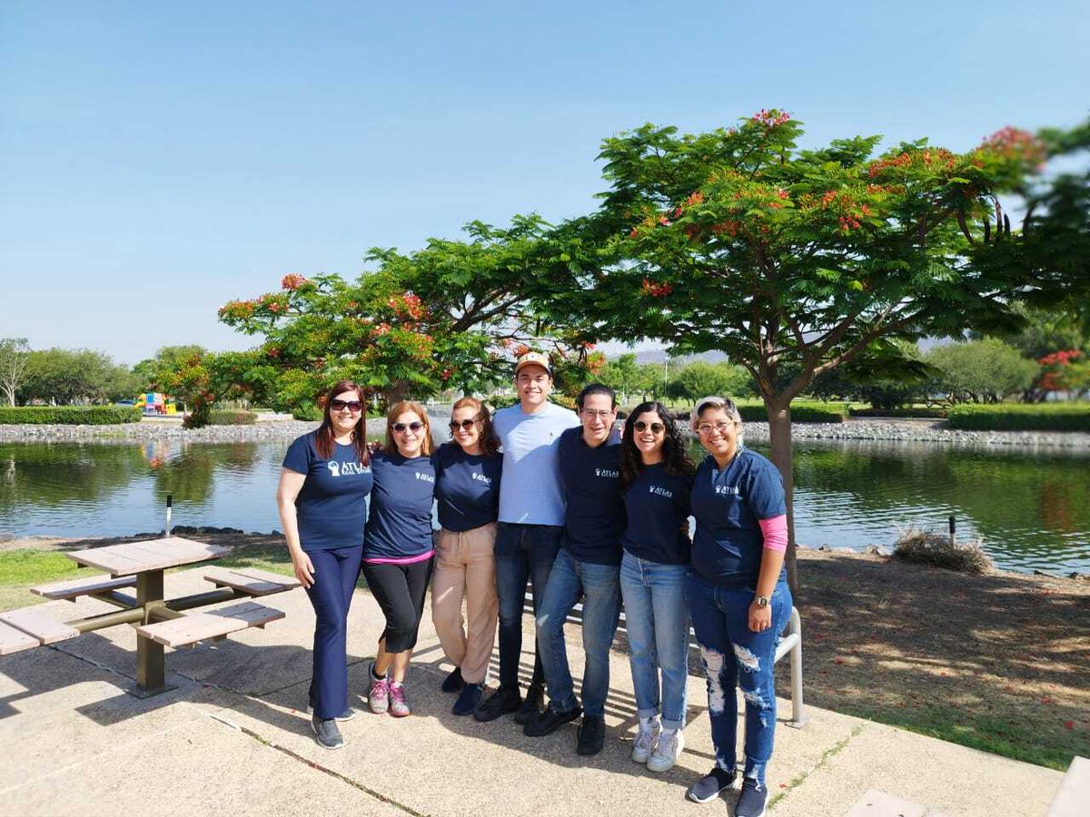 AtlasRealEstate's tweet photo. This month our founder challenged our entire team to do something playful every day! Our Mexico Team took advantage of the early summer weather today and enjoyed a Picnic by the Lake! All the way from Queretaro, Mexico we are upholding the challenge and building a strong culture! https://t.co/RBS8hcdS4e