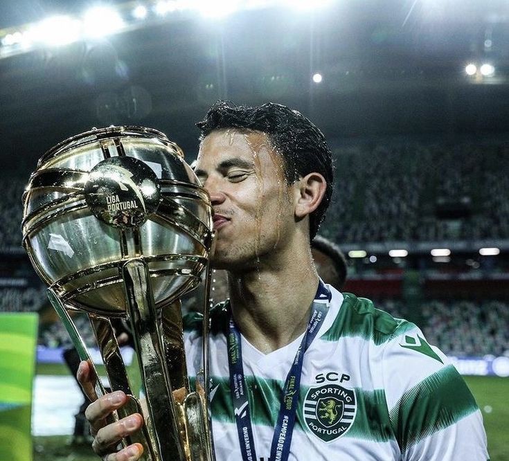 MariaMartins_72's tweet photo. Dia de Sporting Clube de Portugal 💚 https://t.co/IthYsSEpjx