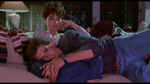 alucard8791's tweet photo. #crimesofpassion 1984 🇺🇸
Dir:#kenrussell
Prot:#kathleenturner #anthonyperkins #johnlaughlin #anniepotts historia sobre un matrimonio desgastado, la muerte del deseo y la indiferencia en una pareja, que solo se sentiran vivos desde su cinismo y dialogos hirientes... https://t.co/cXuQjgJQO3