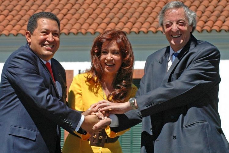 OrlandoLezama's tweet photo. LO DIRÉ CLARAMENTE
Que Argentina niegue el ingreso de Iris Varela por estar sancionada, no ofende más a Venezuela que a la propia Argentina
Luego de lo que Chávez hizo por ese país durante la época del post corralito y años siguientes, avergonzaron hoy a la patria de Kirchner https://t.co/0qfn2ZanQR