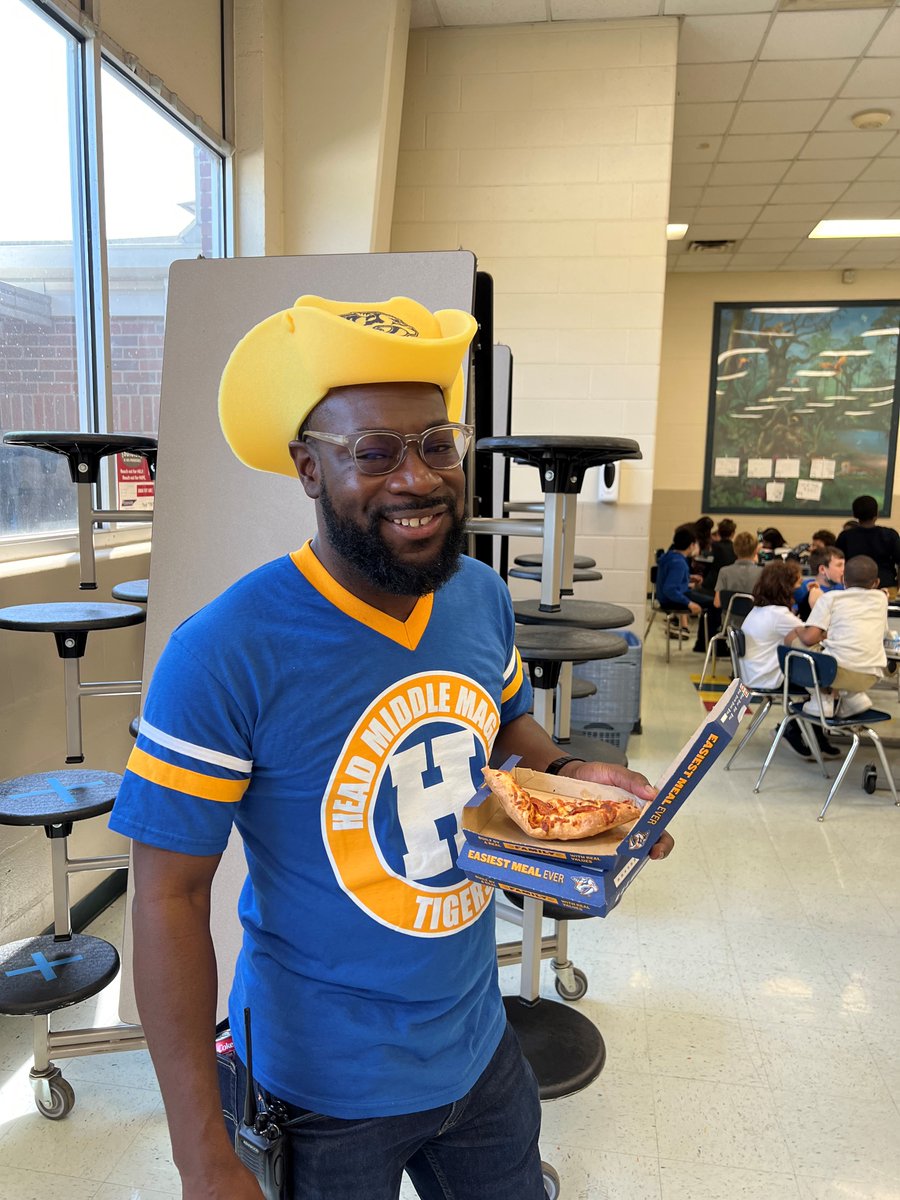 Thank you <a href="/PredsNHL/">Nashville Predators</a> for bringing us lunch today! It was a hit with our teachers! You helped to make today a great day! <a href="/TonjaLWilliams/">Dr. Tonja L Williams</a> <a href="/MetroSchools/">Metro Schools</a>