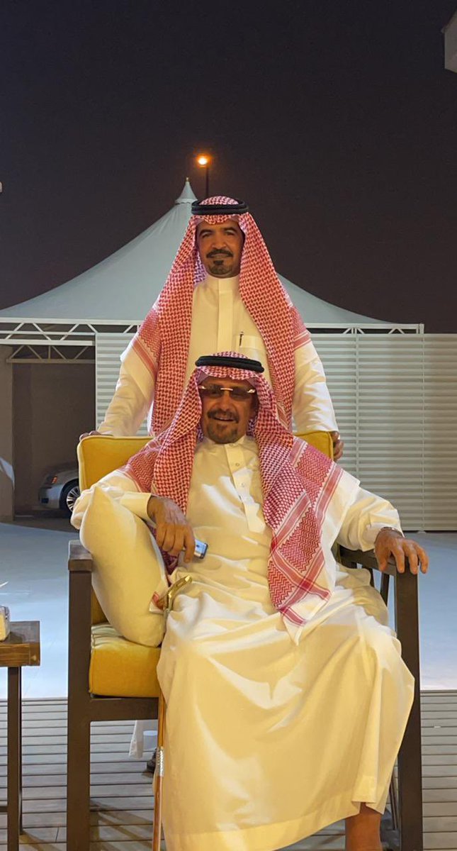 #عبدالله_بن_عون

اتعبتني بالطيب ياتاج راسي
واتعبني الممشى على نفس جرّتك

ياللي مثل شمّ الجبال الرواسي
الله يرزقني رضاك ومبرّتك