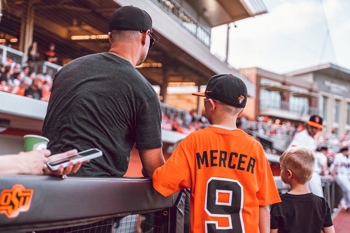 OSUBaseball's tweet photo. Simply one of the greatest Cowboys to ever do it.

Welcome home, @jordy_mercer 🧡

#OurStandard I #GoPokes https://t.co/p8eamDbhBp