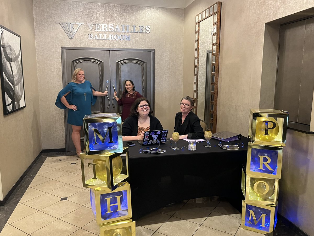 Junior Prom Welcoming Committee! #MTHawkPride