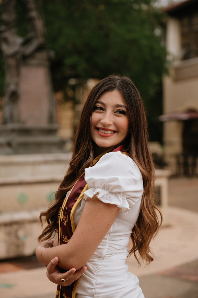 _fridag12's tweet photo. Officially a Texas State Alumni 🐾 

• Microbiology B.S. 
• Summa Cum Laude 
• First Gen 🇲🇽 https://t.co/dv8TZ5sX5X
