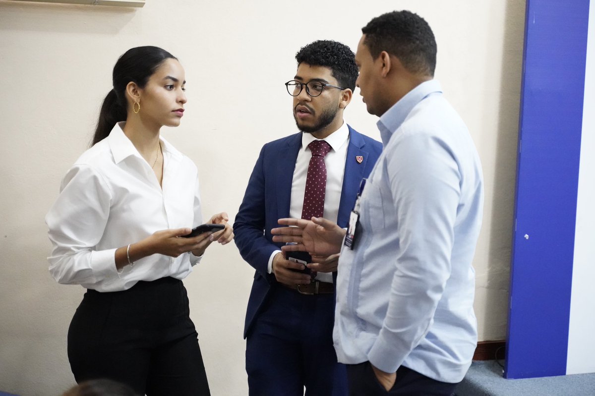 gerandventura's tweet photo. Encantado de haber compartido con estudiantes de Harvard, los cuales nos apoyarán en el nuevo proyecto de la @UMNURD y #BLLL de enseñar a nuestros jóvenes líderes a obtener becas en el extranjero, especialmente, en USA.
@EducacionRDo https://t.co/6Yu5zjx4Mv