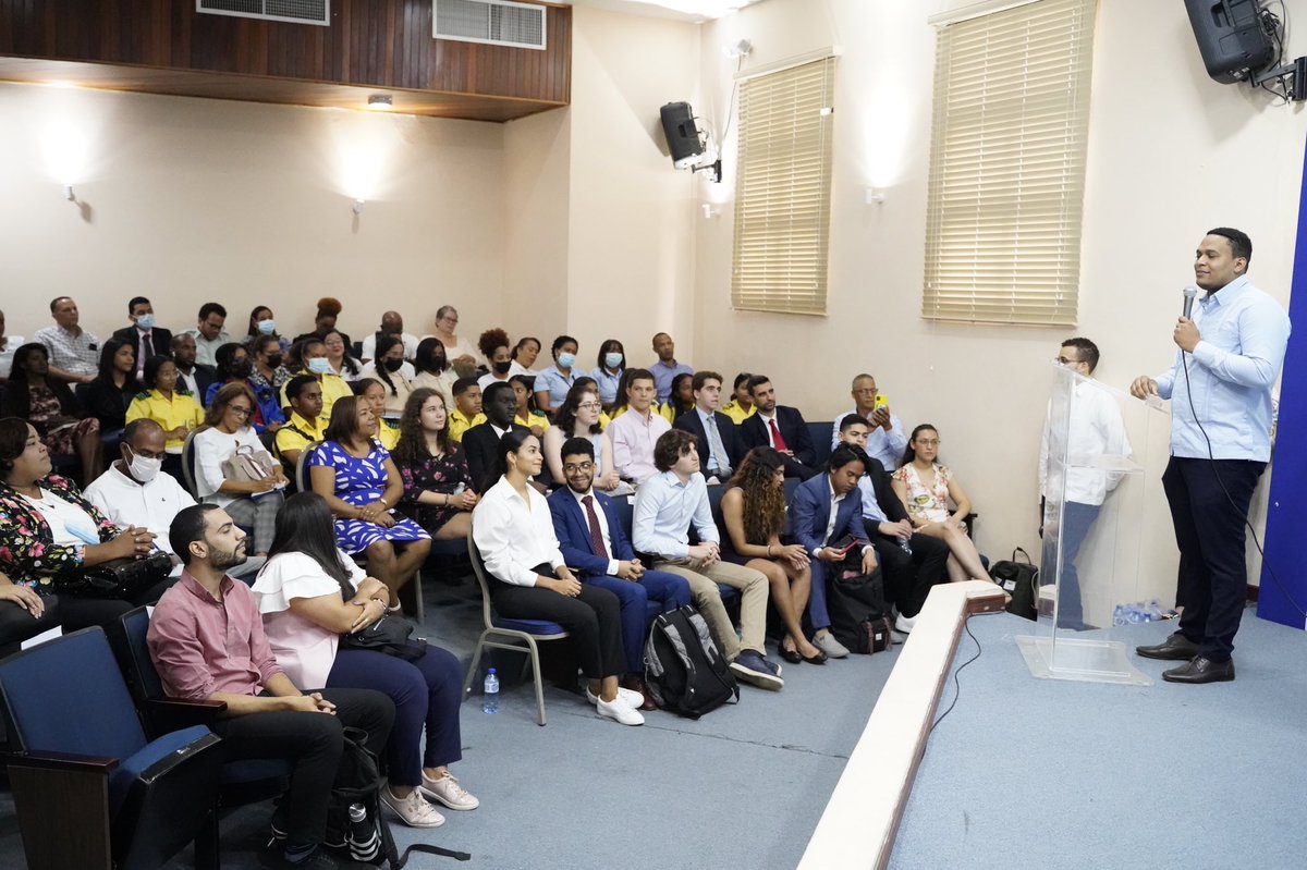 gerandventura's tweet photo. Encantado de haber compartido con estudiantes de Harvard, los cuales nos apoyarán en el nuevo proyecto de la @UMNURD y #BLLL de enseñar a nuestros jóvenes líderes a obtener becas en el extranjero, especialmente, en USA.
@EducacionRDo https://t.co/6Yu5zjx4Mv