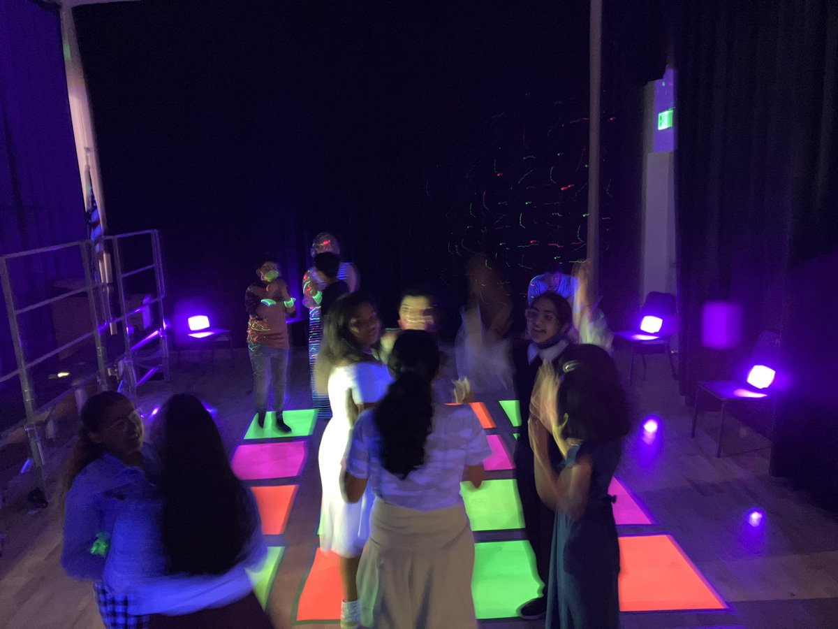 We are “Glowing Crazy” at Parkside’s first annual 5th Grade Dance! #ParksideItUp!
<a href="/es_parkside/">THEParksideES</a>