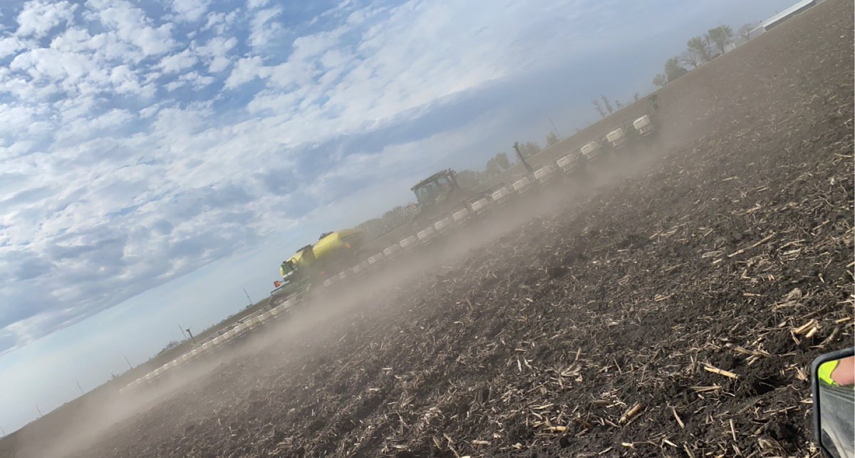 First time ever using a 36 row planter to do a test plot. Surprised how smoothly it went. Thanks Waspie Farm Partnership and <a href="/brett7flaharty/">Brett Flaharty</a> for allowing us to throw this one in along HWY 3 north of Oran #plantNK22 #NKSeeds #AgVantageFS