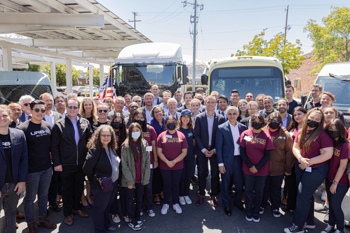 laincubator's tweet image. Yesterday at LACI, CEO @mattspete &amp;amp; @Mayorofla joined @MayorofLondon Sadiq Khan to celebrate a London EV milestone: 10,000 charging stations. The two mayors toured LACI, met with @HollenbeckMS STEM girls &amp;amp; saw prototype #EV trucks, cars, vans &amp;amp; bikes: finance.yahoo.com/news/london-lo…