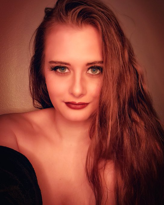 Dakota Jones’s pics and videos