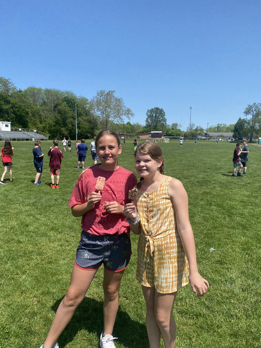 Megan Riva tweet media