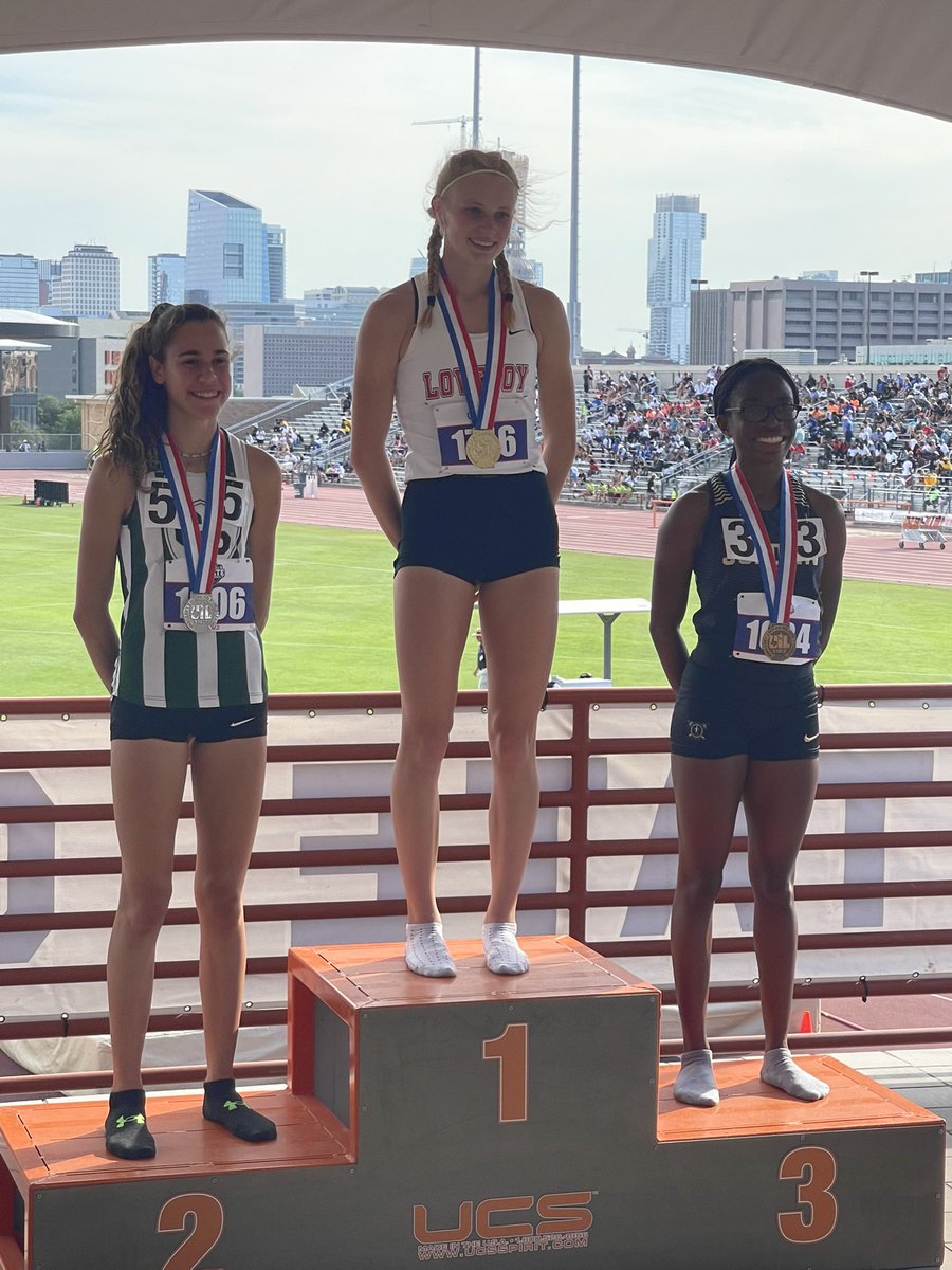 Isa CDF claims 🥈 in her second race of the day. 2:06.59 in the 800m…absolutely incredible effort!!!