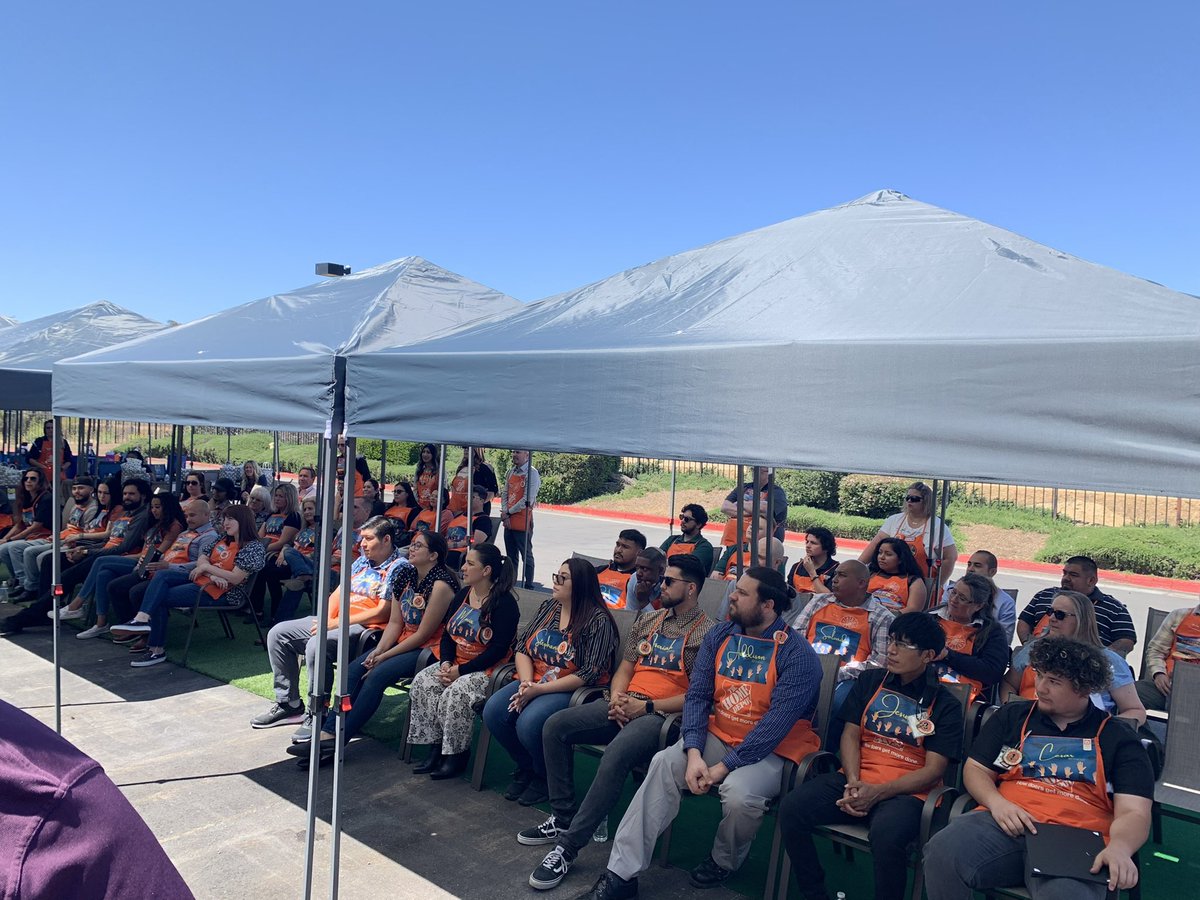 What a inspiring day celebrating our outstanding HDU graduates! This group is hungry and the opportunity is endless! When we engage and invest in our people, everyone wins. Thank you @GreenmanJen for coordinating an outstanding event. @JabarrBean @chrisberghd