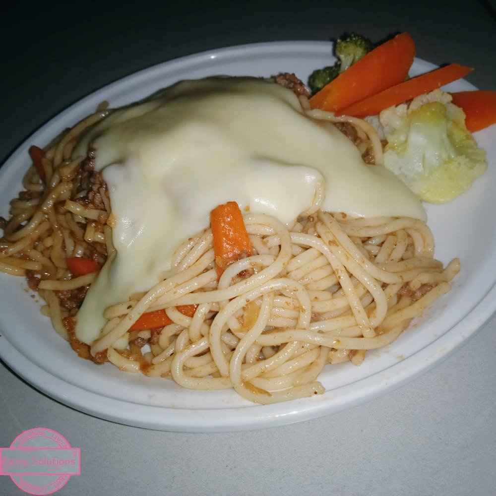 PicnicSolutions's tweet photo. Spaghetti and mince served with white source and parboiled veggies 🍝✨ https://t.co/AGJtgOW9rp