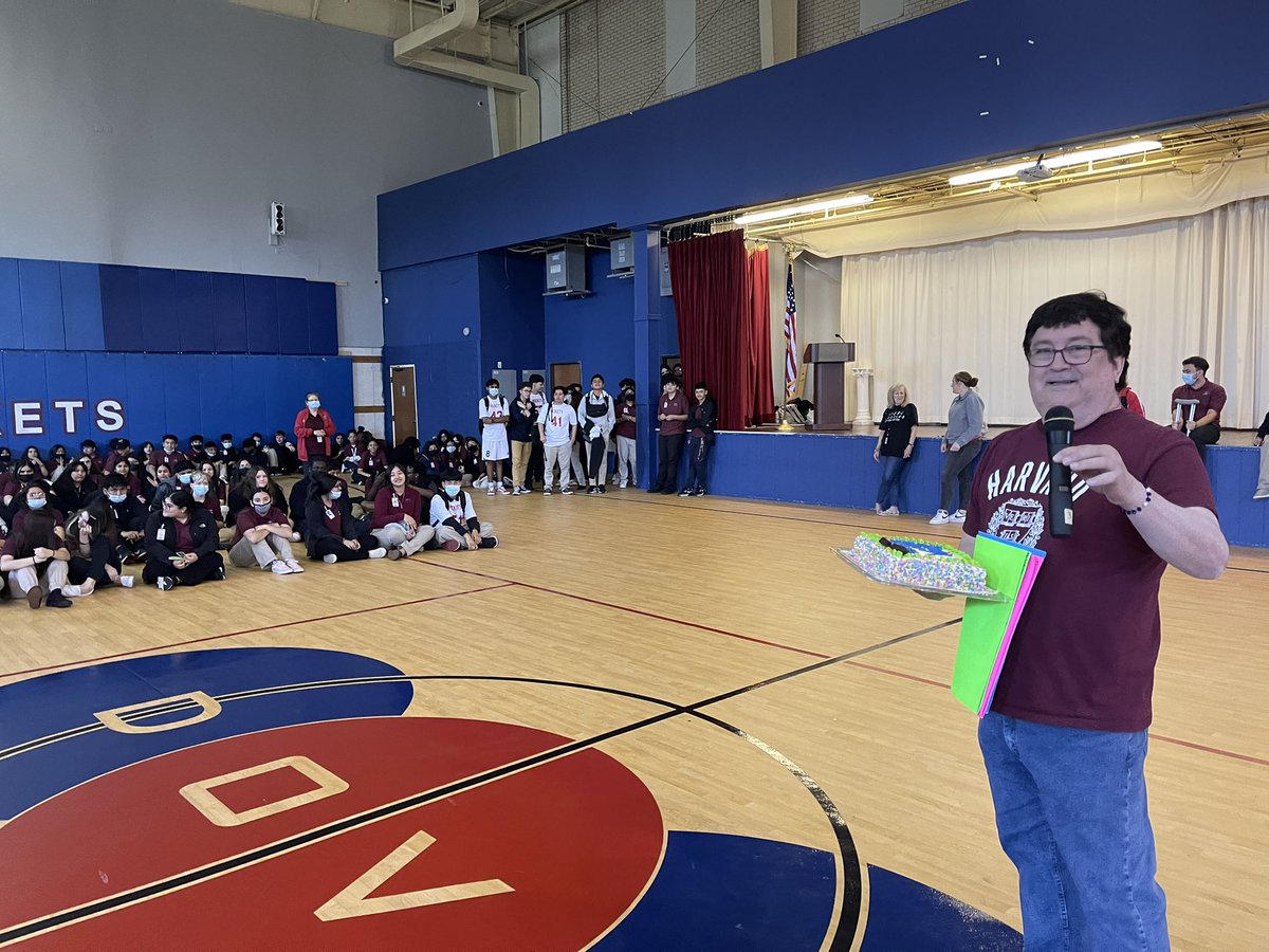 dsahsokc's tweet photo. Our students surprised Mr Williams today. He will retire at the end of the year. 

Dear Mr Williams, 

Thank you for everything you’ve done for our school and students. We wish you nothing but the very best in your retirement. Congratulations! #schoolofcharacter https://t.co/lEZdDMfIrD