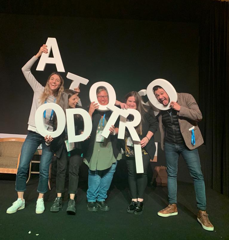 saviaprensa's tweet photo. ¡Terminó otro #ATodoTrigo y este equipo(azo) está más que feliz! 🥳🙌Tarea cumplida ✅ 

Gracias a @acopiadores por confiarnos la responsabilidad de comunicar el gran congreso del trigo y los cereales de invierno 👏 https://t.co/j2UoiiQcvJ