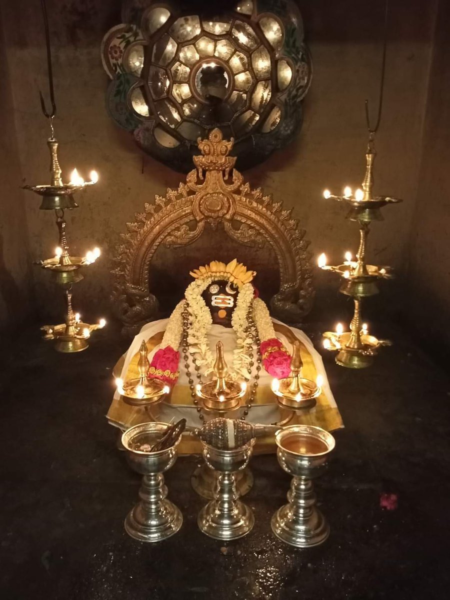 Kaalabala1's tweet photo. ஹர ஹர மஹாதேவா..!

எல்லா ராசிக்காரர்களும் அவரவர்கள் வழிபட வேண்டிய சிவன் ஸ்தலம் எது என தெரிந்து கொள்ளுங்கள்..!

இந்த சிவனை வழிபட்டால்
பாவங்கள் நீங்கி அதிர்ஷ்டம்
பெருகும்..!

‘சிவாய நம’ என்கிற நாமத்தை உச்சரித்தாலே பாவங்கள் நீங்கி விடுவதாக புராணங்கள் குறிப்பிட்டு கூறுகிறது. https://t.co/Hy7iZO811u