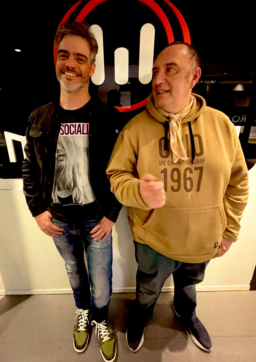 Recordatorio: 22 hs #ViernesPM en @Metro951 las históricas bandejas de la radio 📻 son comandadas por <a href="/javierzuker/">javier zuker</a> Hay un musicón para ponernos en modo finde. Los esperamos asi..