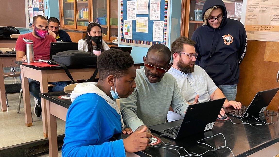 PrincipalJDHS's tweet photo. Teachers become students.. Proud to showcase this #NYCSTEM #NYCsustainability challenge π»πΎπ±#MinecraftEdu @nycschools @supmprayor @MarkTreyger718 @CMAriKagan47 https://t.co/y0lCEFisRr