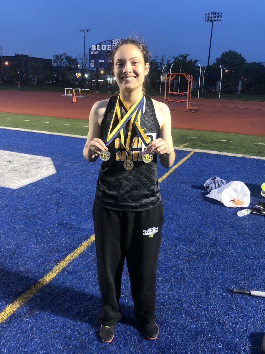 Niveen places 1st in the 100, 200 AND 400!! 🥇🥇🥇 Congrats Niveen!!