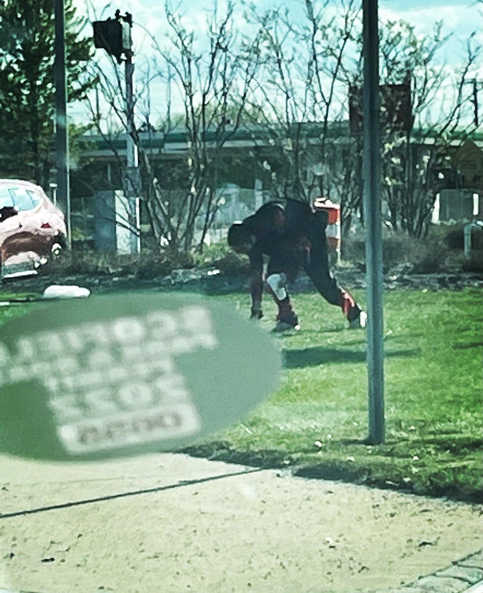 alisemirvine's tweet photo. I’m driving through Hartland and stopped at a light. Suddenly, I notice this person dressed as a full ninja picking up trash. 

He’s not the hero we deserve, but he’s the hero we need right now. #trashninja #litteringsucks #notallheroswherecapes https://t.co/QeQfxOoLfu