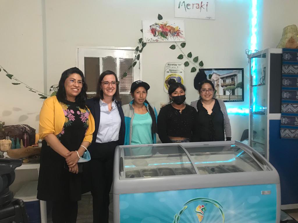 lucianamermet's tweet photo. #Hoy en #Sucre. Muy inspirada x mujeres emprendedoras que lo han dado todo gracias al apoyo de @ActivateSucre, una plataforma para incubación y aceleración de #FEPCH, @USFXBolivia y @GAMSucre, con apoyo del @PNUDBolivia. 

¡La reactivación socioeconómica en acción, bravísimas! 🚀 https://t.co/UzNTZIGEIh