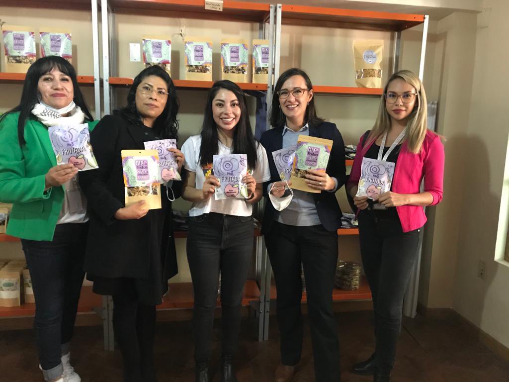 lucianamermet's tweet photo. #Hoy en #Sucre. Muy inspirada x mujeres emprendedoras que lo han dado todo gracias al apoyo de @ActivateSucre, una plataforma para incubación y aceleración de #FEPCH, @USFXBolivia y @GAMSucre, con apoyo del @PNUDBolivia. 

¡La reactivación socioeconómica en acción, bravísimas! 🚀 https://t.co/UzNTZIGEIh