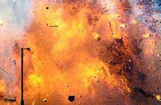 punjabkesari's tweet photo. काबुल की मस्जिद में विस्फोट, 7 लोगों की मौत
https://t.co/ieatWO8RPG

#Kabul #Fridayprayers #mosque #explosion #death #injured #extremistgroup https://t.co/1z0wDdvQrI
