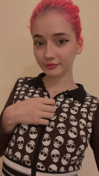 1 pic. No se olviden del stream hoy 😏 https://t.co/hpXlegi0Ef