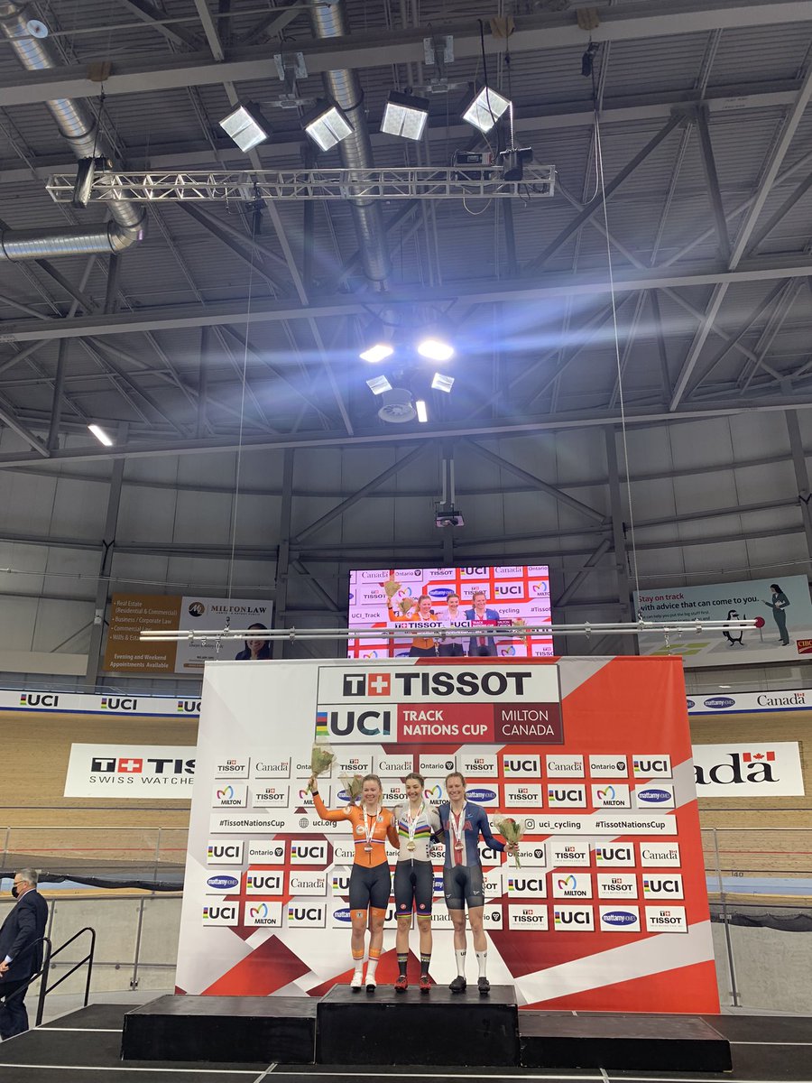 First medal win of the night for 🇮🇹 with the reigning World Champ taking home 🥇 in the women’s Scratch!

🥇 Italy
🥈 Netherlands
🥉 USA
