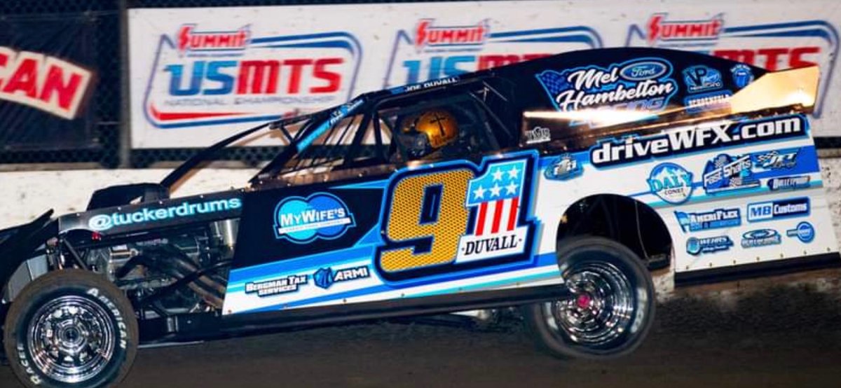 Tuckerdrums's tweet photo. Joe ‘Big Daddy’ Duvall is racing w/ @USMTS this weekend in #Oklahoma and carrying the @tonymarquesband logo @RedDirtRaceway tonight and @Tri_State_Spdwy tomorrow night. Watch em both nights on @RacinDirt #DirtModifieds #PoundThatCoushin #DoItInTheRedDirt #RacersRace https://t.co/mMFvWoeTrB