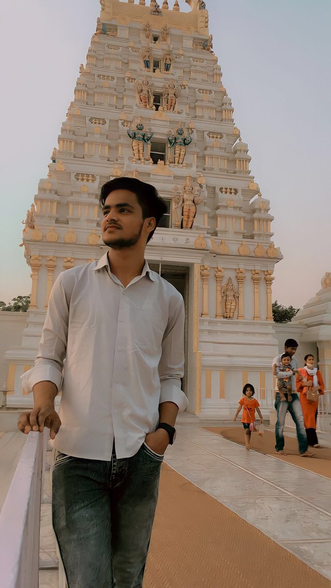 Vimalkumarshrof's tweet photo. "अगर life में छोटी या बड़ी दिक्कत चल रही हो, तो थोड़ा सा समय निकालो और एक ऐसी जगह पर जाओ जहां तुम और तुम्हारा मन कुछ समय के लिए शांत हो जाए और तुमको एक सुकून मिल सके...फिर उसके बाद उस problem का सामना करो...!! That's it...!!
।
#faridabad 
#delhi 
#Haryana 
#vimalkumarshroff https://t.co/k7tumU3RqF