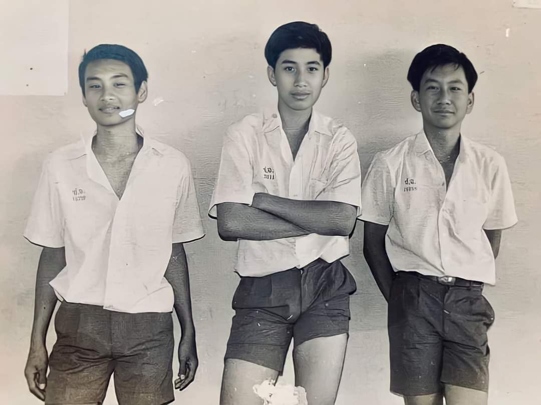 P_junthima's tweet photo. อุ๊ย! หนุ่ม 14
กรรชัย กำเนิดพลอย วัย 14 ปี ในชุดนักเรียนโรงเรียนเซนต์จอห์น พ.ศ.2526
ภาพ : IG @kanchai 
@colorize_bot help https://t.co/9S7NqdmFvJ