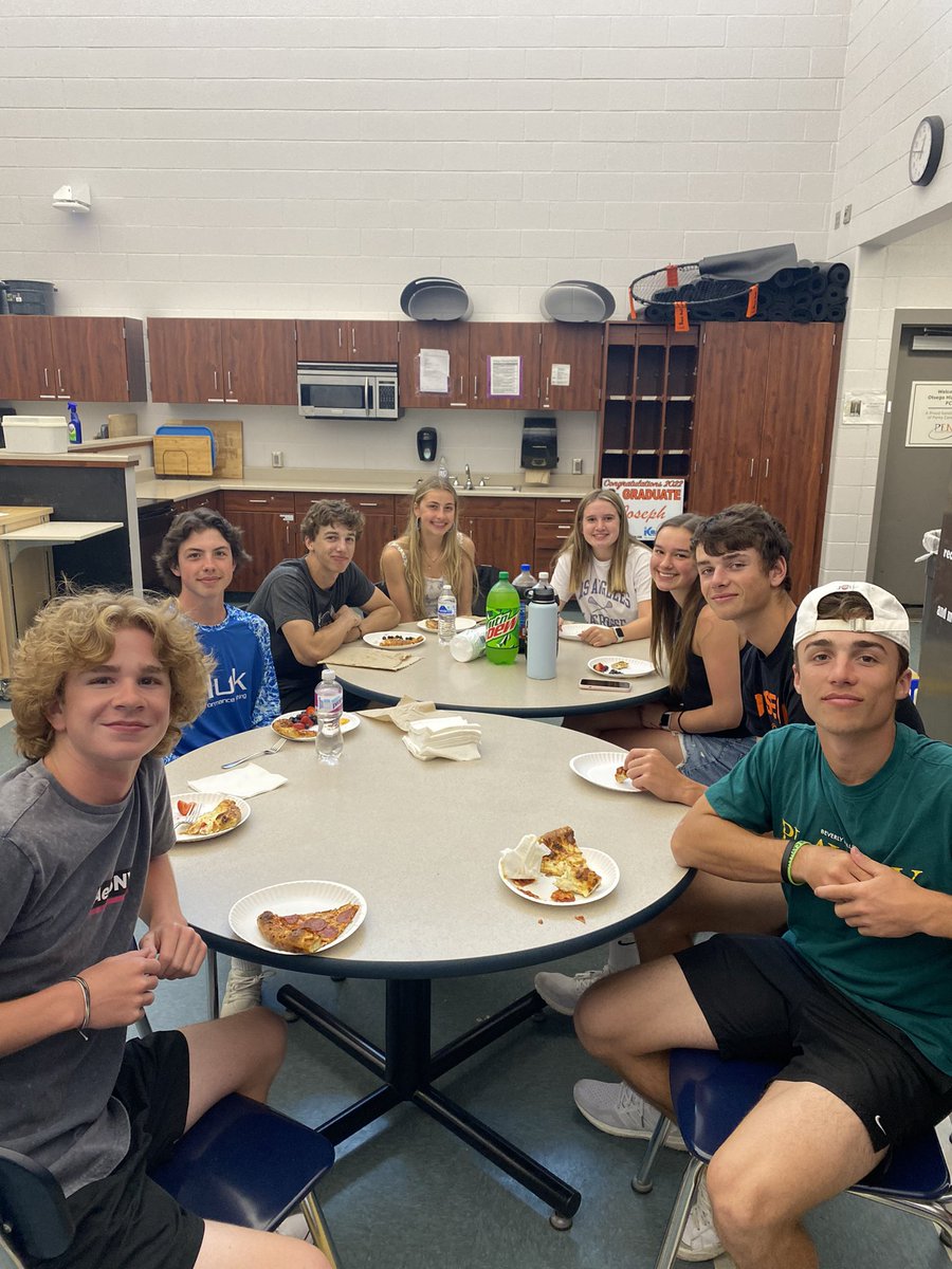 HaveKnights's tweet photo. Congratulations to @devcoon8, @DzierwaJoseph and @elliefeehan on earning the #BeTheGood #KnightsHaveYourBack award! Thank you so very much for your dedication to making our community even better. Now go out into the world and #BeTheGood! #OtsegoKnights #SoProud #DontLeaveMe🥲 https://t.co/YfYw6oPkrp