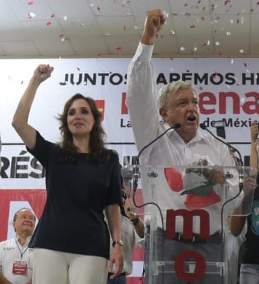 demiandu's tweet photo. Logramos reunir las 150 mil firmas ciudadanas que nos propusimos para solicitar el desafuero de la senadora por Sonora @LillyTellez es un reclamo ciudadano legitimo, porque ella no nos representa a los sonorenses y ha traicionado nuestra confianza https://t.co/83wC75tDZO