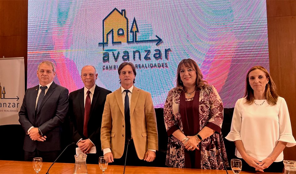 milesdeciudades's tweet photo. Algunas consideraciones y aportes sobre los anuncios del día de hoy, sobre el plan ejecutivo del programa de asentamientos “Avanzar, cambiando realidades” Largamos algunos aportes, analii, información para generar discusión, tooito en este 🧵 https://t.co/WPLyLYXYvM